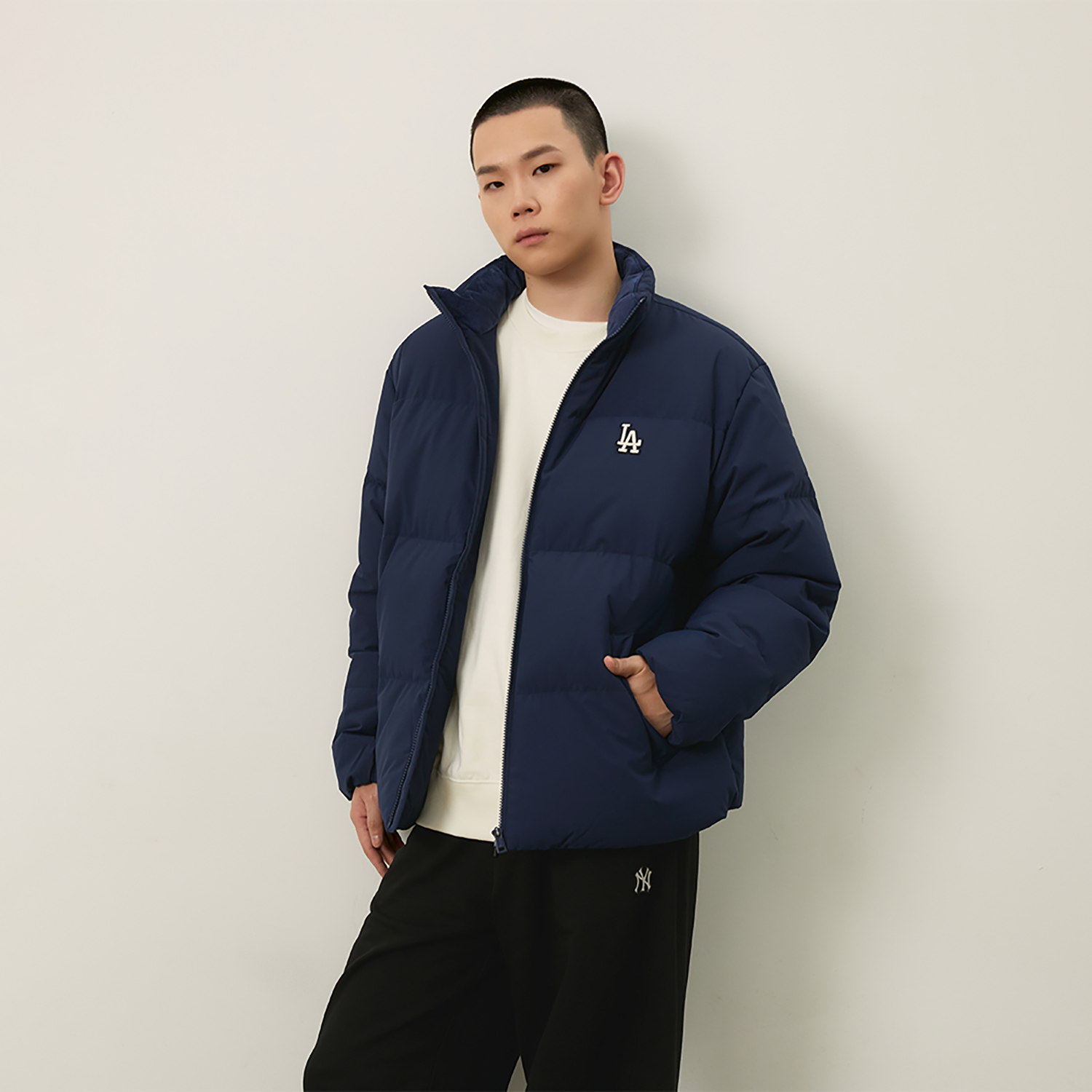 Details for MLB Los Angeles Dodgers FW24 Unisex Lightweight Fleece-Lined Down Jacket in Navy. 3ADJB1046-07NYL