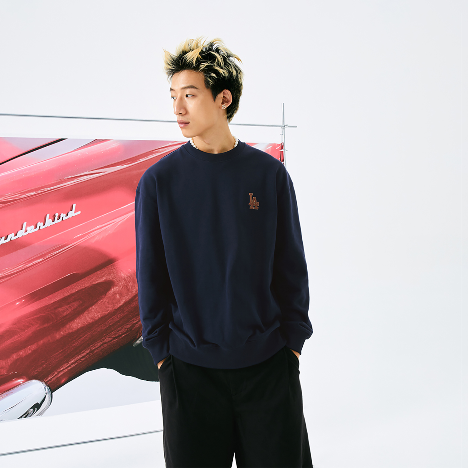 MLB Los Angeles Dodgers Monogram Navy Retro Crewneck Sweatshirt Unisex Casual 3AMTM0444-07NYS 圖 9