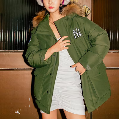 MLB军绿色毛领羽绒中长款冬季男女同款外套 31DJCH061 Shop MLB军绿色毛领羽绒中长款冬季男女同款外套 31DJCH061