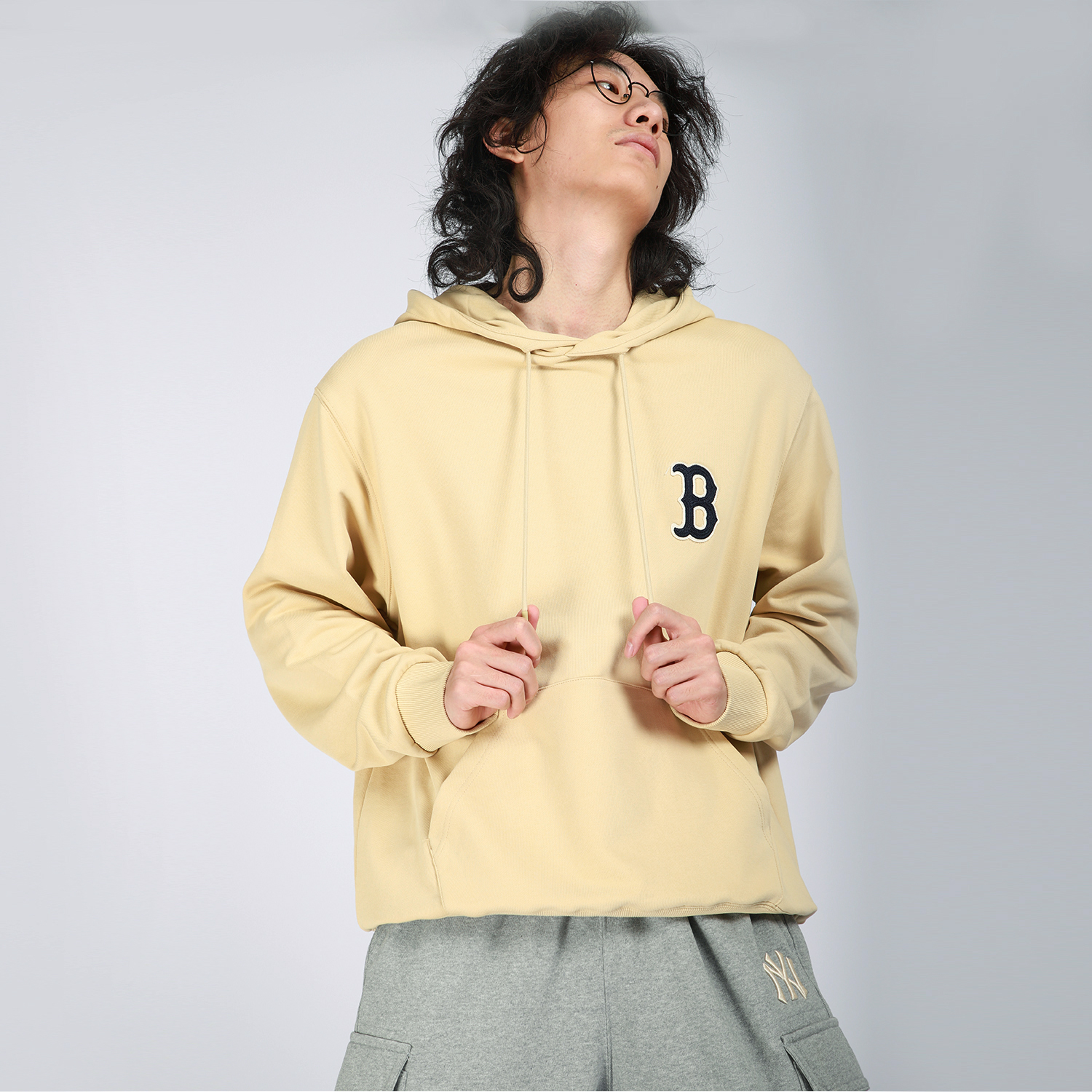 MLB Monogram Boston Red Sox Beige Hoodie Unisex Casual Pullover Sweatshirt 3AHDM0114-43BGS 圖 4