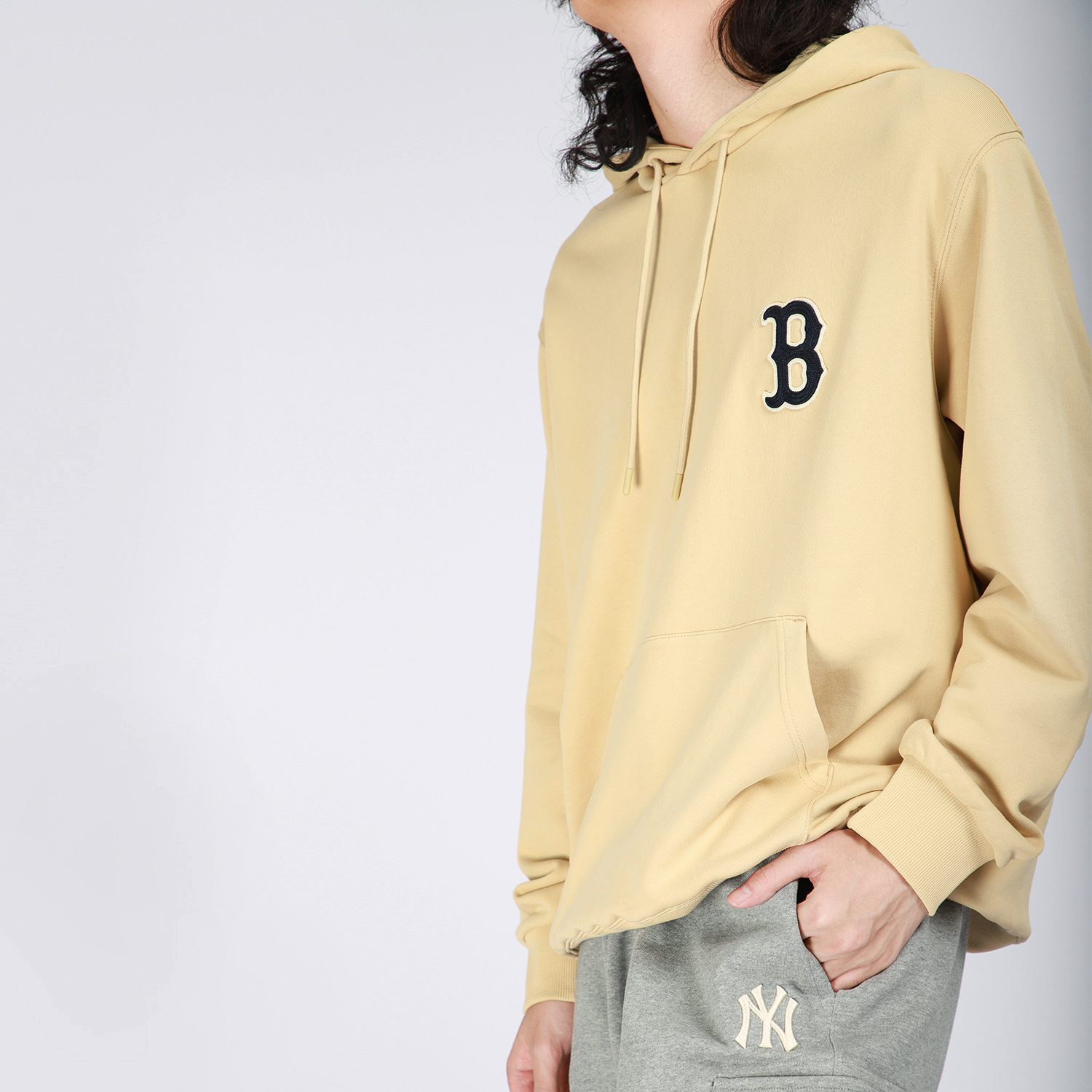 MLB Monogram Boston Red Sox Beige Hoodie Unisex Casual Pullover Sweatshirt 3AHDM0114-43BGS 圖 6