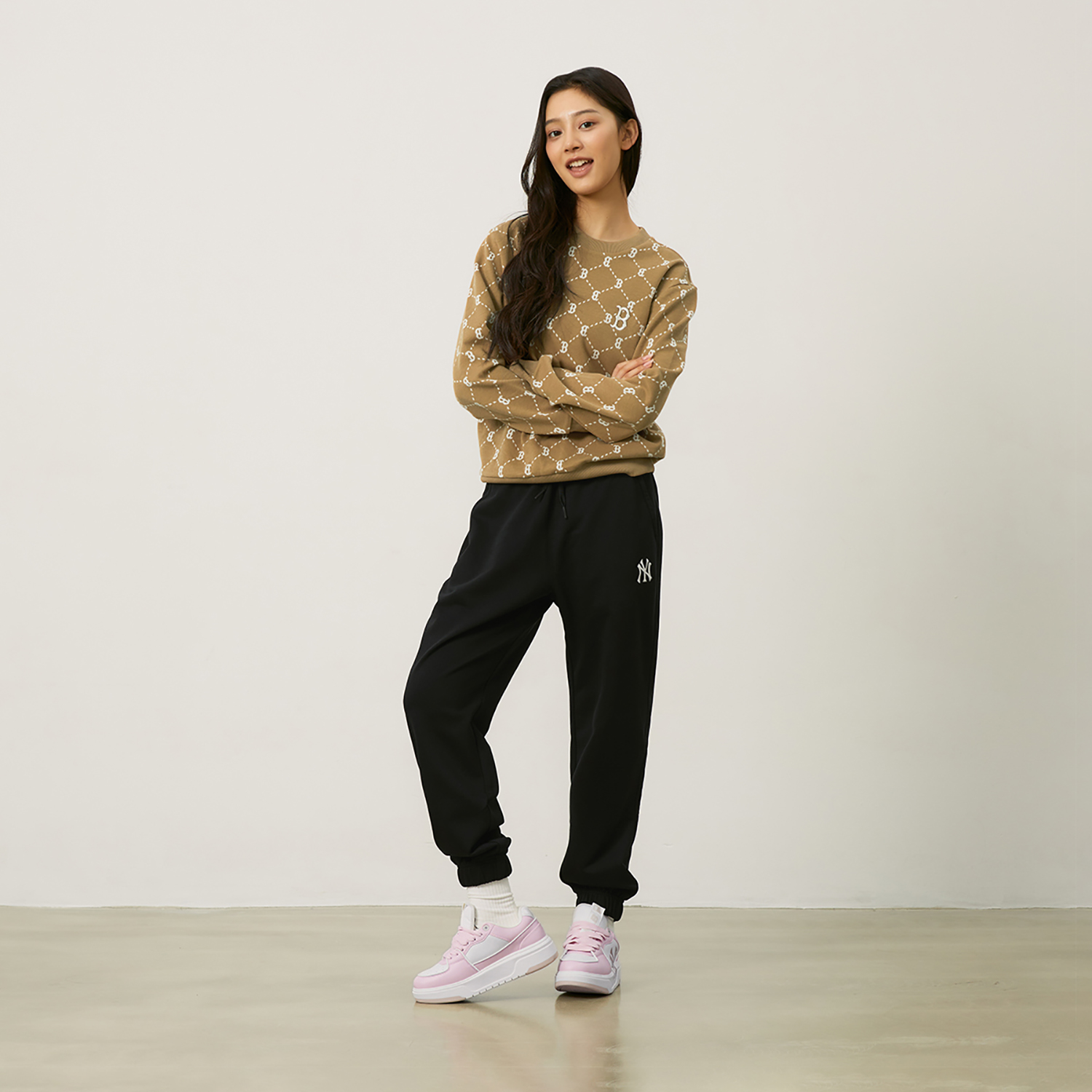 MLB Monogram Boston Red Sox Logo Crewneck Sweatshirt Beige Unisex Casual 24FW 3AMTM1344-43CAS 圖 6