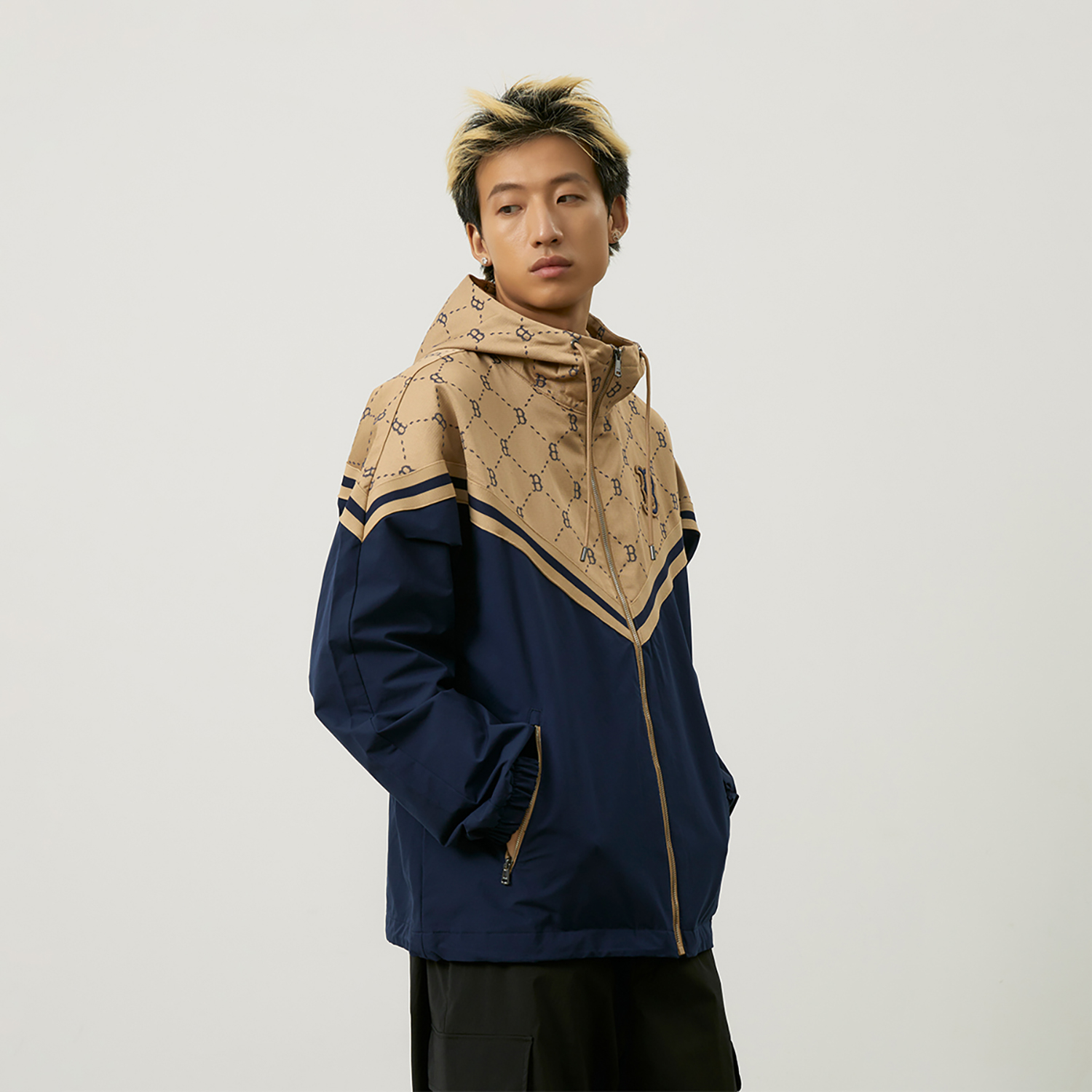 MLB Monogram Boston Red Sox Logo Embroidered Windproof Hoodie Jacket Beige 3AWJM0144-43BGL 圖 4