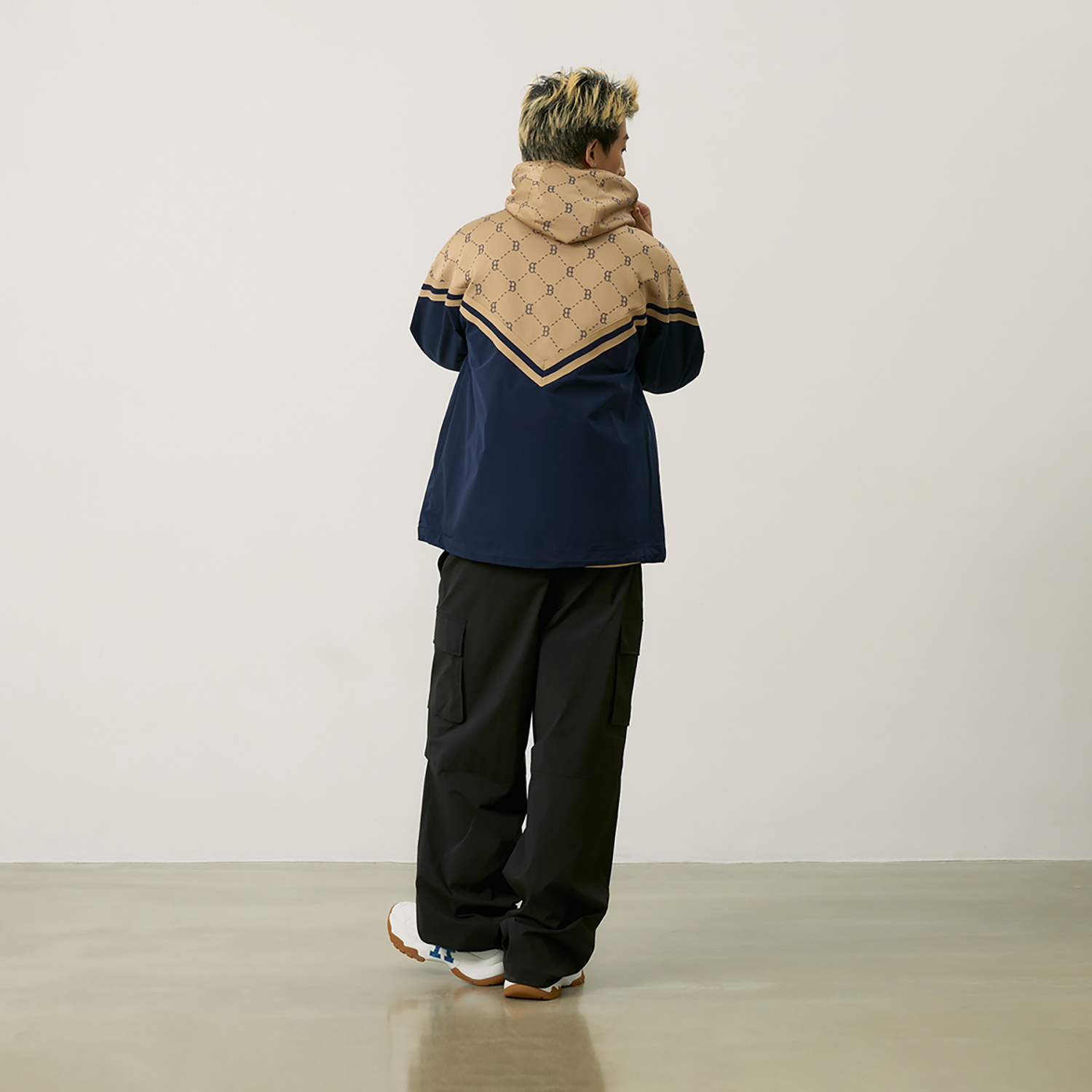 MLB Monogram Boston Red Sox Logo Embroidered Windproof Hoodie Jacket Beige 3AWJM0144-43BGL 圖 6