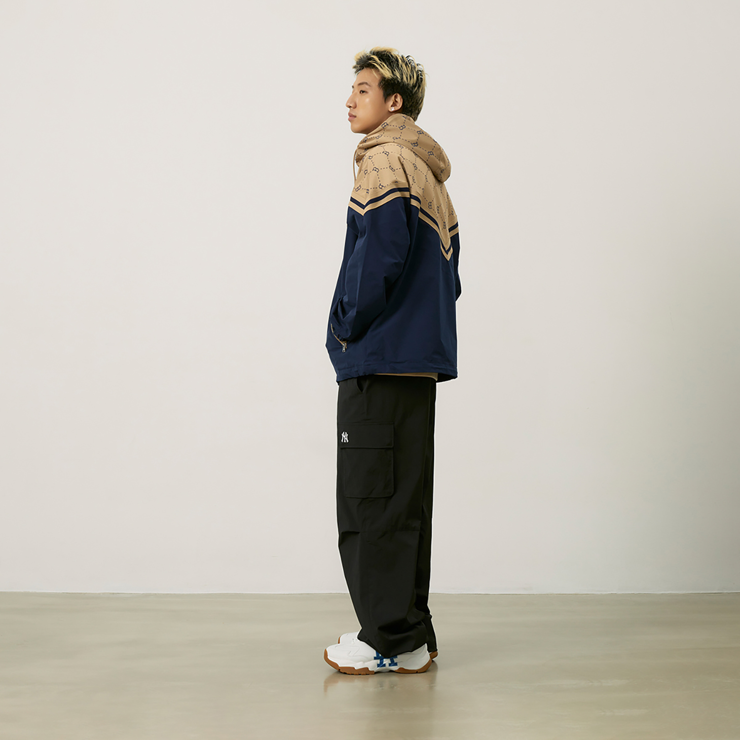 MLB Monogram Boston Red Sox Logo Embroidered Windproof Hoodie Jacket Beige 3AWJM0144-43BGL 圖 7