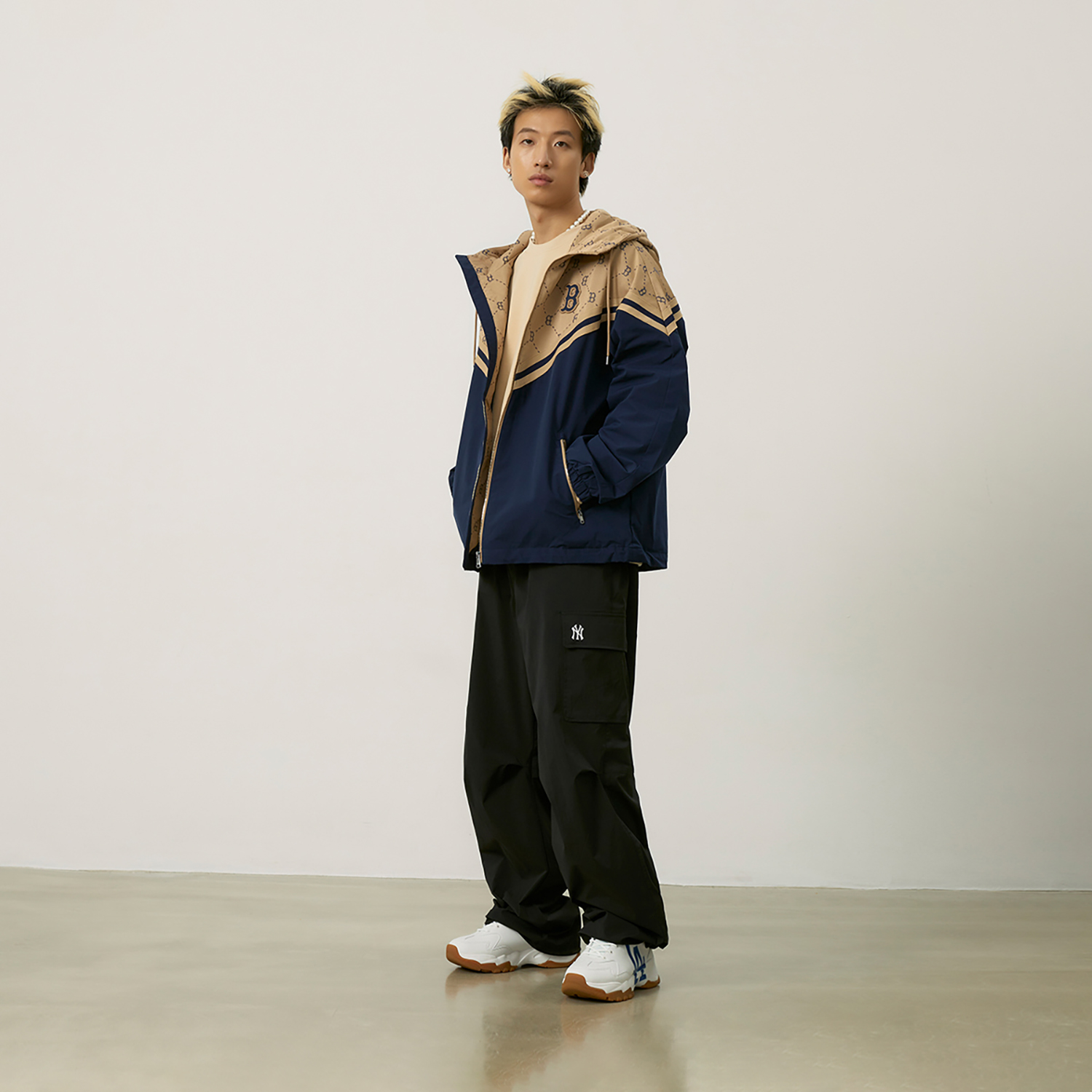 MLB Monogram Boston Red Sox Logo Embroidered Windproof Hoodie Jacket Beige 3AWJM0144-43BGL 圖 8