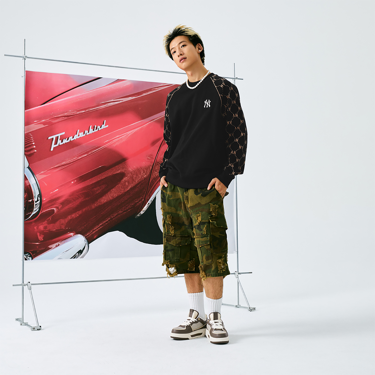 Details for MLB 經典鑽石紋NY洋基隊黑色圓領運動衫 男女適合休閒版型 3AMTM1244-50BKS