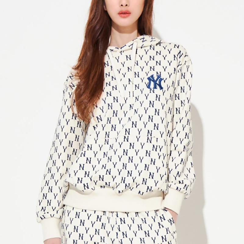 Shop MLB 經典花卉圖案奶油色連帽衫 男女款寬鬆版長袖上衣。 3AHDM0221-50CRS