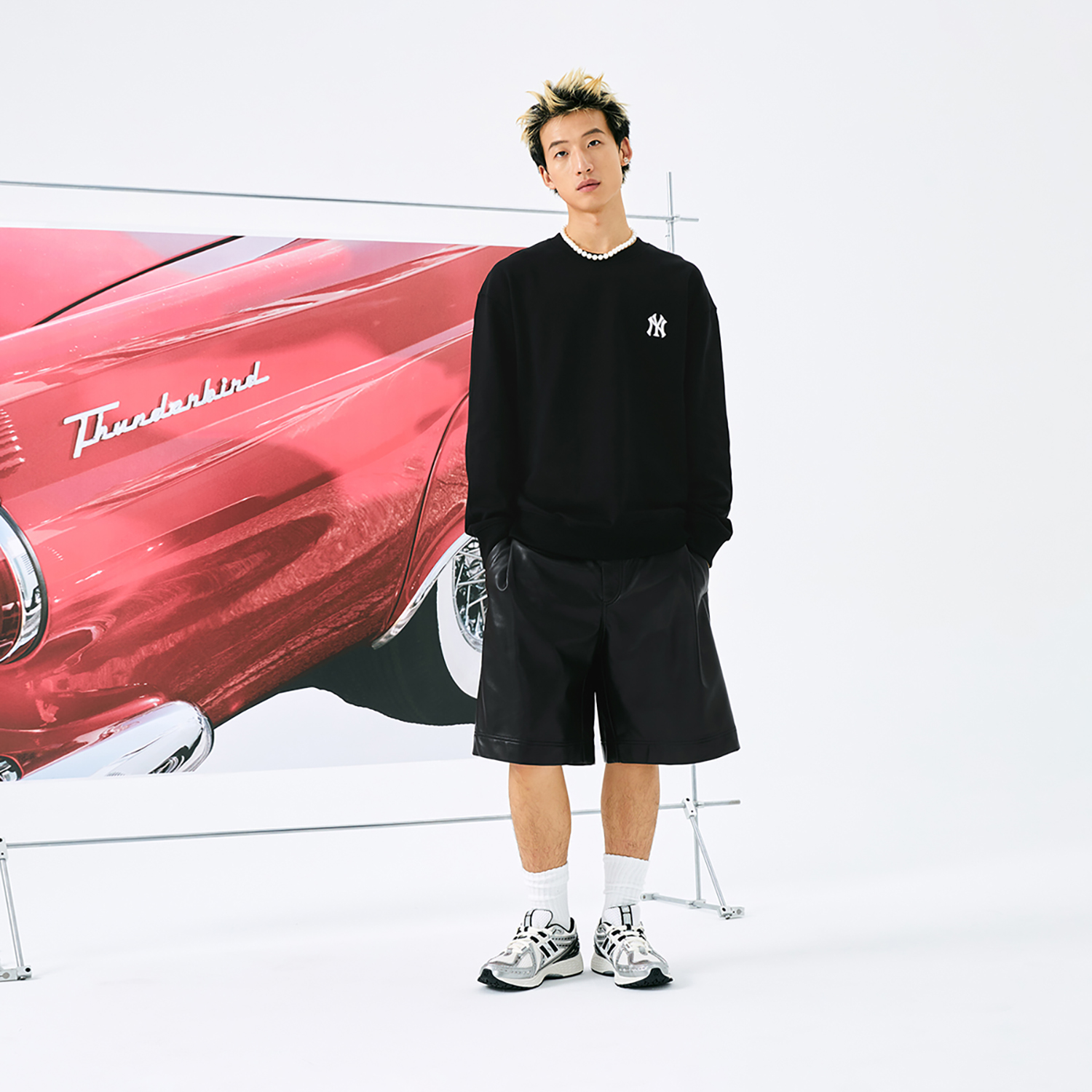 Purchase MLB 紐約洋基隊黑色刺繡字母徽標男女款寬鬆款長袖上衣 3AMTM0844-50BKS