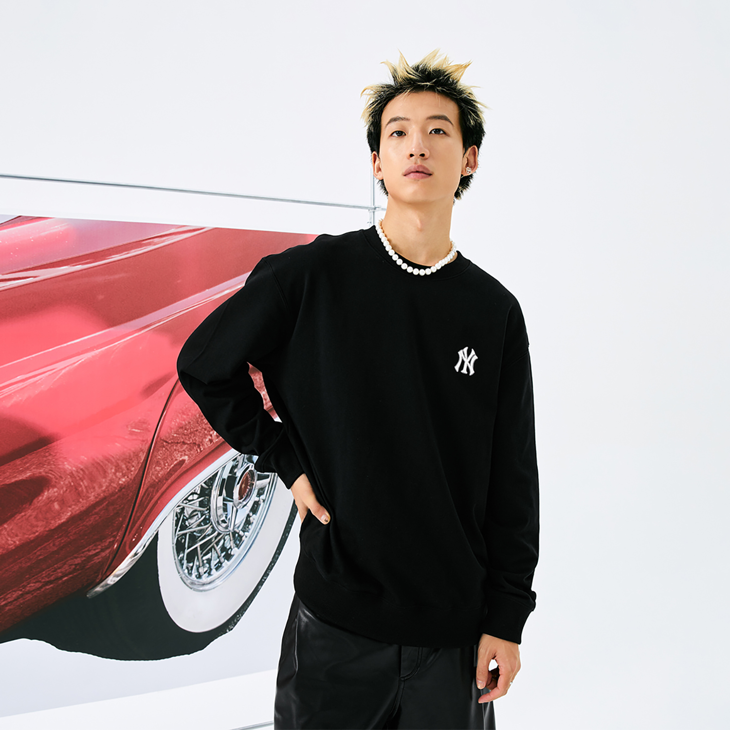 Details for MLB 紐約洋基隊黑色刺繡字母徽標男女款寬鬆款長袖上衣 3AMTM0844-50BKS