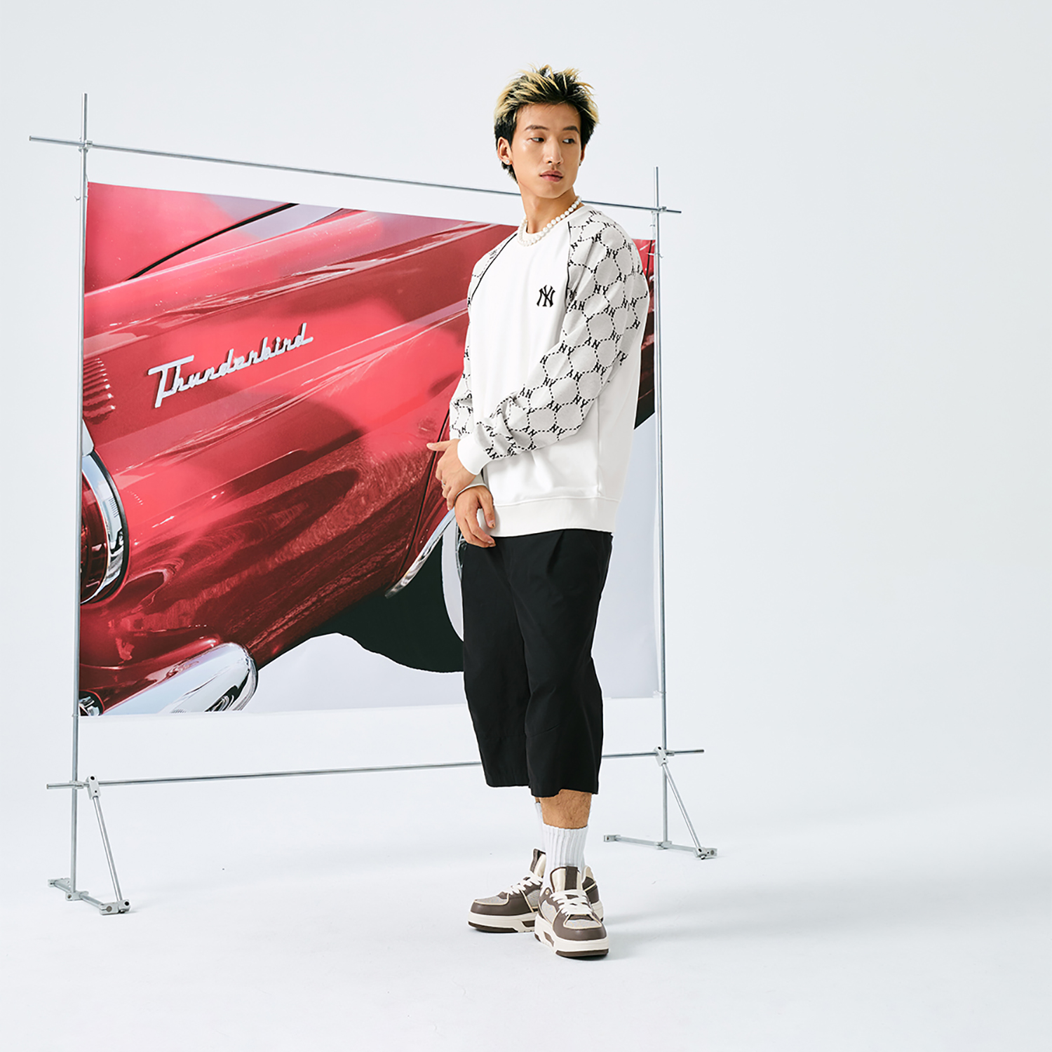 MLB Monogram New York Yankees Diamond Cream Crewneck Sweatshirt Unisex FW24 3AMTM1244-50CRS 圖 5