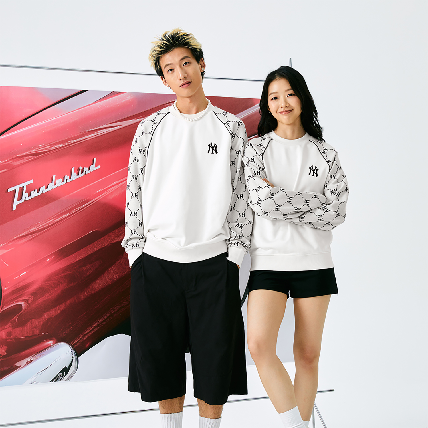 MLB Monogram New York Yankees Diamond Cream Crewneck Sweatshirt Unisex FW24 3AMTM1244-50CRS 圖 7