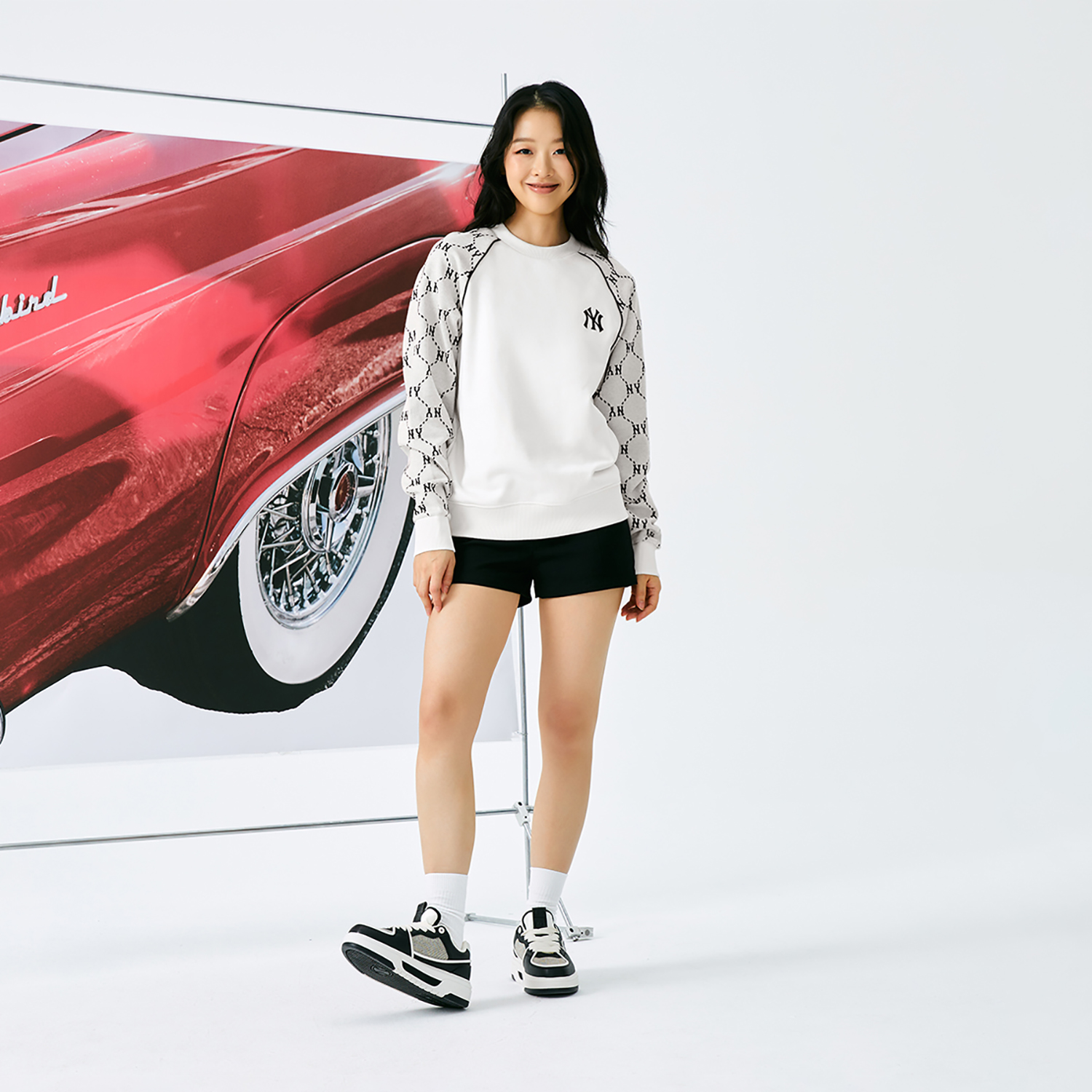 MLB Monogram New York Yankees Diamond Cream Crewneck Sweatshirt Unisex FW24 3AMTM1244-50CRS 圖 8