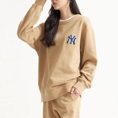 MLB 經典紐約洋基卡其色圓領衛衣 男女適穿 3AMTM0121-50BGD Shop MLB 經典紐約洋基卡其色圓領衛衣 男女適穿 3AMTM0121-50BGD