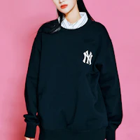 Shop MLB 紐約洋基標誌款黑色男女款圓領衛衣 3AMTM0121-50BKS