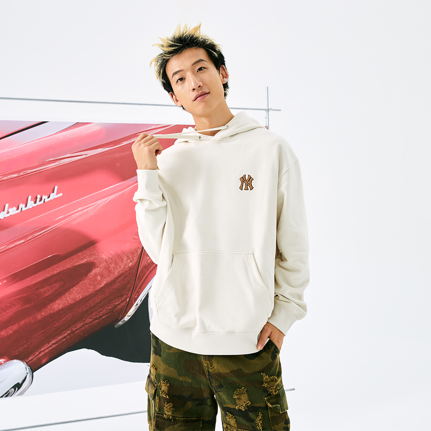 Cheap MLB 字紋紐約洋基隊奶油色寬鬆連帽衫男女休閒穿搭 3AHDM0144-50CRD