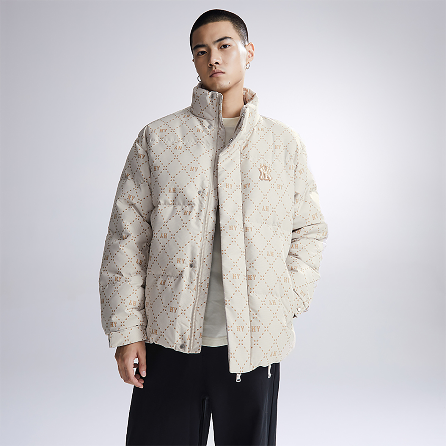 MLB Monogram New York Yankees Plaid Puffer Jacket Unisex. 3ADJM0536-50CRD 圖 4