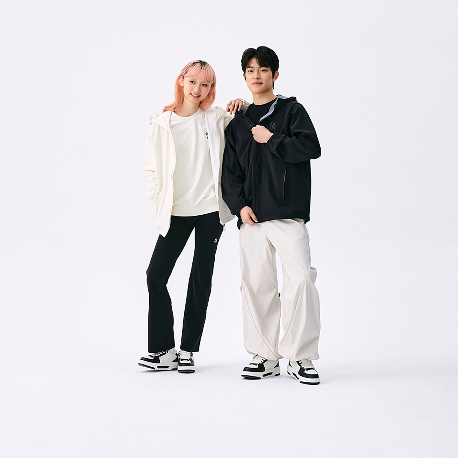 MLB Monogram New York Yankees Unisex Black Windproof Hoodie Jacket 3AWJM0551-50BKS 圖 4