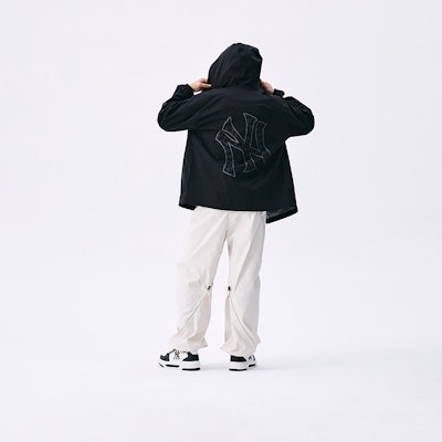 MLB Monogram New York Yankees Unisex Black Windproof Hoodie Jacket 3AWJM0551-50BKS Sizing MLB Monogram New York Yankees Unisex Black Windproof Hoodie Jacket 3AWJM0551-50BKS