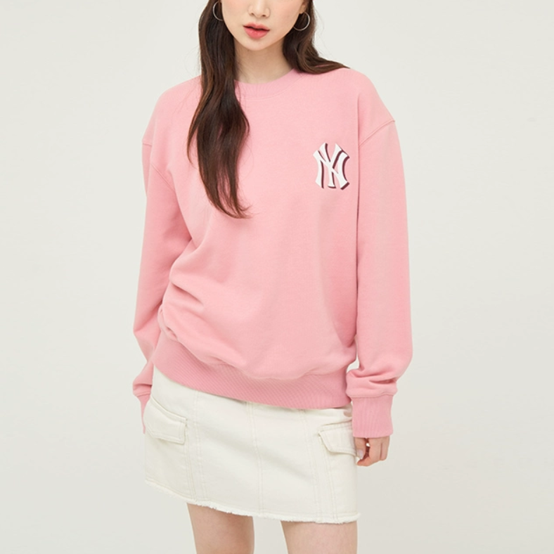 MLB Monogram New York Yankees Unisex Soft Pullover Sweatshirt in Pink Beige 3AMTM1544-50PKM 圖 4