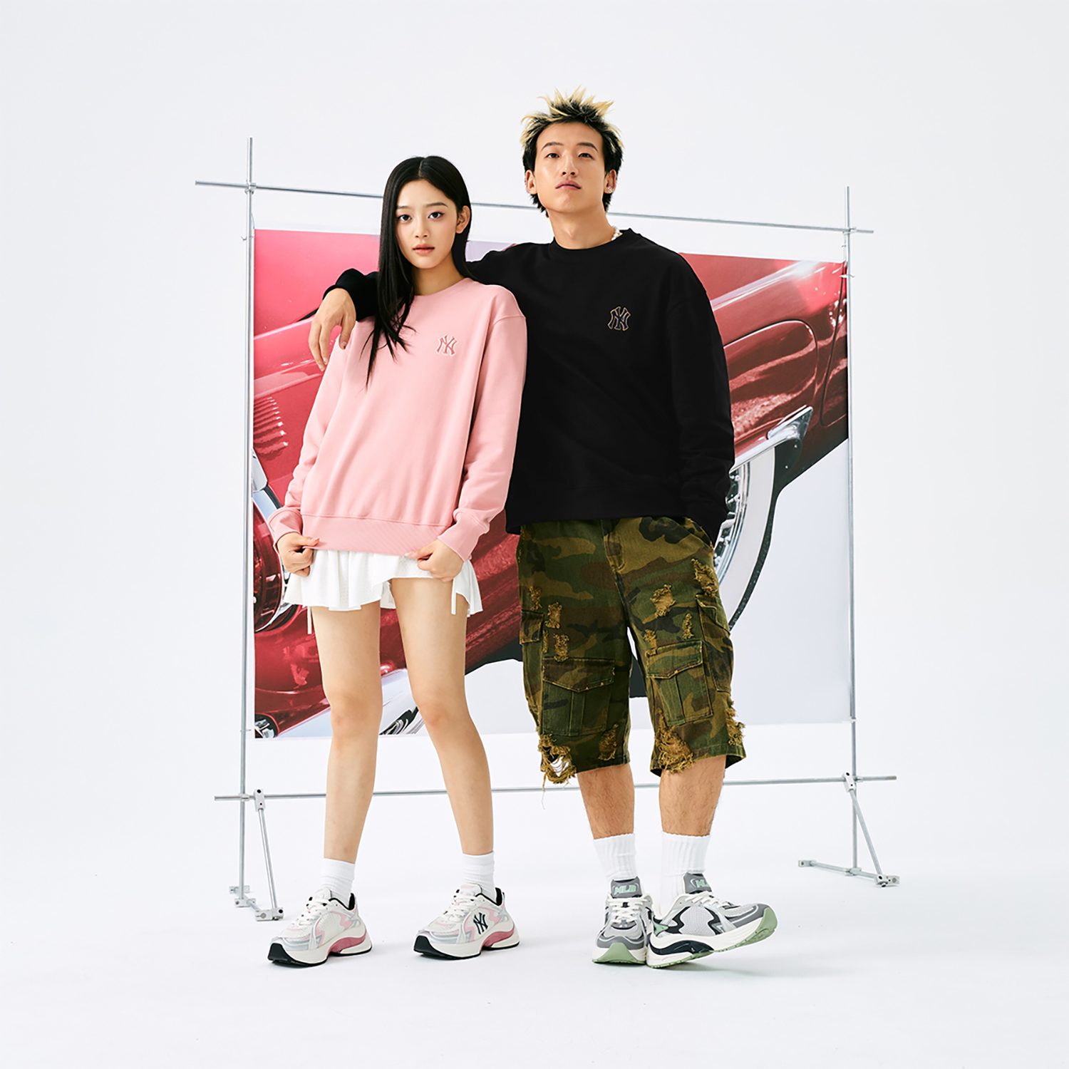 MLB Monogram New York Yankees Vintage Black Crewneck Sweatshirt Unisex 3AMTM0444-50BKS 圖 4