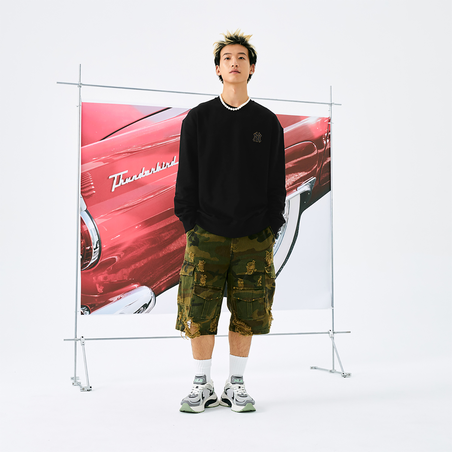 MLB Monogram New York Yankees Vintage Black Crewneck Sweatshirt Unisex 3AMTM0444-50BKS 圖 7