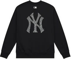 MLB Monogram NY Yankees Black Crewneck Sweatshirt Unisex Casual FW24 3AMTM0946-50BKS MLB Monogram NY Yankees Black Crewneck Sweatshirt Unisex Casual FW24 3AMTM0946-50BKS