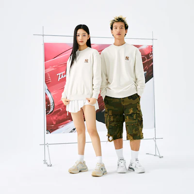 MLB Monogram NY Yankees Cream Sweatshirt Lengan Panjang Unisex Gaya Retro. 3AMTM0444-50CRD Shop MLB Monogram NY Yankees Cream Sweatshirt Lengan Panjang Unisex Gaya Retro. 3AMTM0444-50CRD