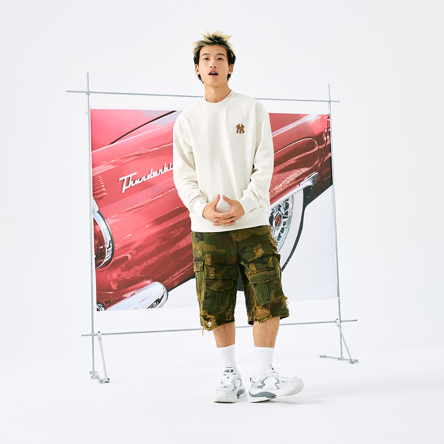 Purchase MLB Monogram NY Yankees Cream Sweatshirt Lengan Panjang Unisex Gaya Retro. 3AMTM0444-50CRD