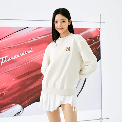 MLB Monogram NY Yankees Cream Sweatshirt Lengan Panjang Unisex Gaya Retro. 3AMTM0444-50CRD Details for MLB Monogram NY Yankees Cream Sweatshirt Lengan Panjang Unisex Gaya Retro. 3AMTM0444-50CRD