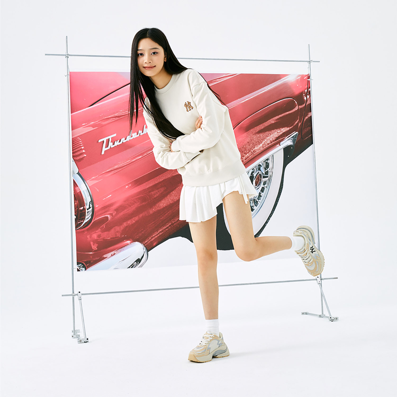 Sizing MLB Monogram NY Yankees Cream Sweatshirt Lengan Panjang Unisex Gaya Retro. 3AMTM0444-50CRD