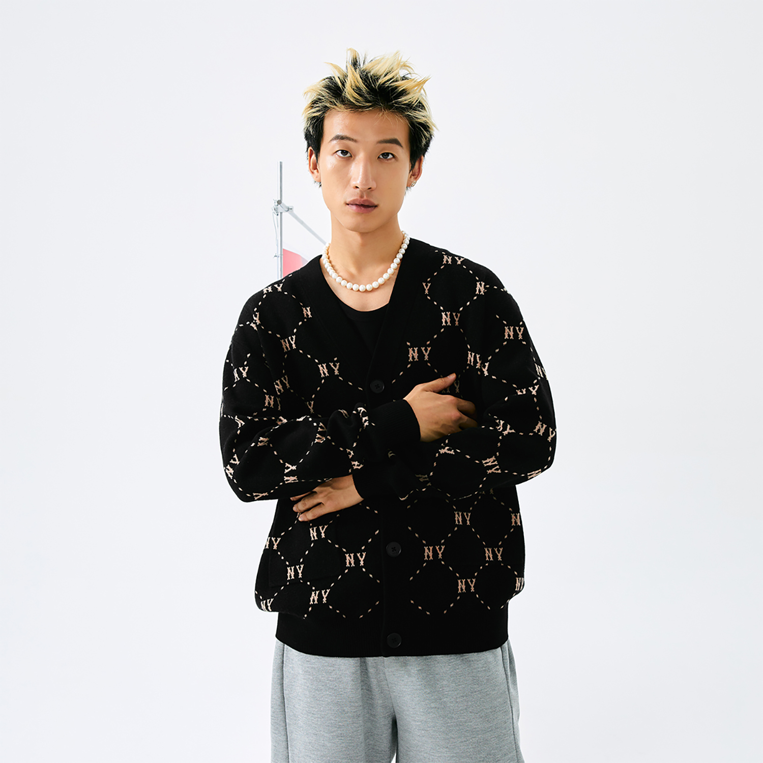 Shop MLB Monogram NY Yankees FW24 V-Neck Diamond Logo Knit Sweater Unisex Black. 3AKCM0144-50BKS