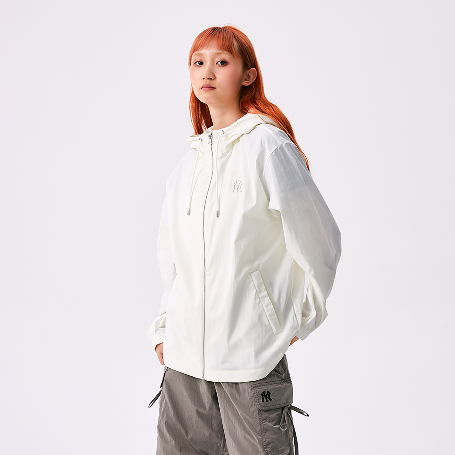 Purchase MLB 經典紐約洋基防水防風連帽外套 白色 男女休閒款式。 3AWJM0453-50IVS