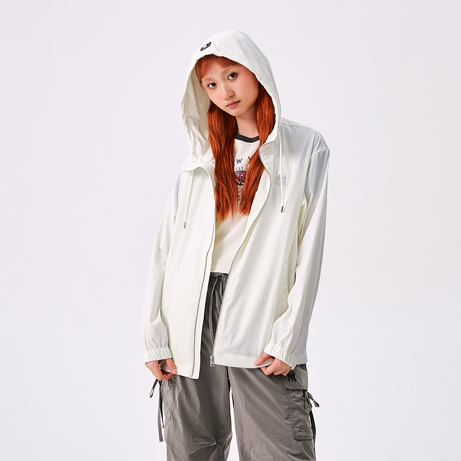 Details for MLB 經典紐約洋基防水防風連帽外套 白色 男女休閒款式。 3AWJM0453-50IVS