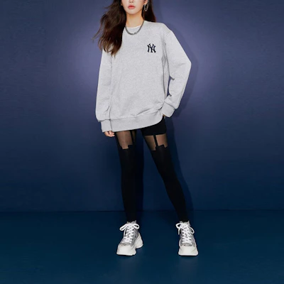 MLB满印系列纽约洋基渐变Logo灰色圆领卫衣 3AMTM0514-50MGS Shop MLB满印系列纽约洋基渐变Logo灰色圆领卫衣 3AMTM0514-50MGS