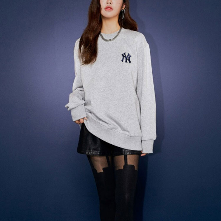 MLB Monogram Series New York Yankees Gradient Logo Crewneck Sweatshirt Grey 3AMTM0514-50MGS 圖 5