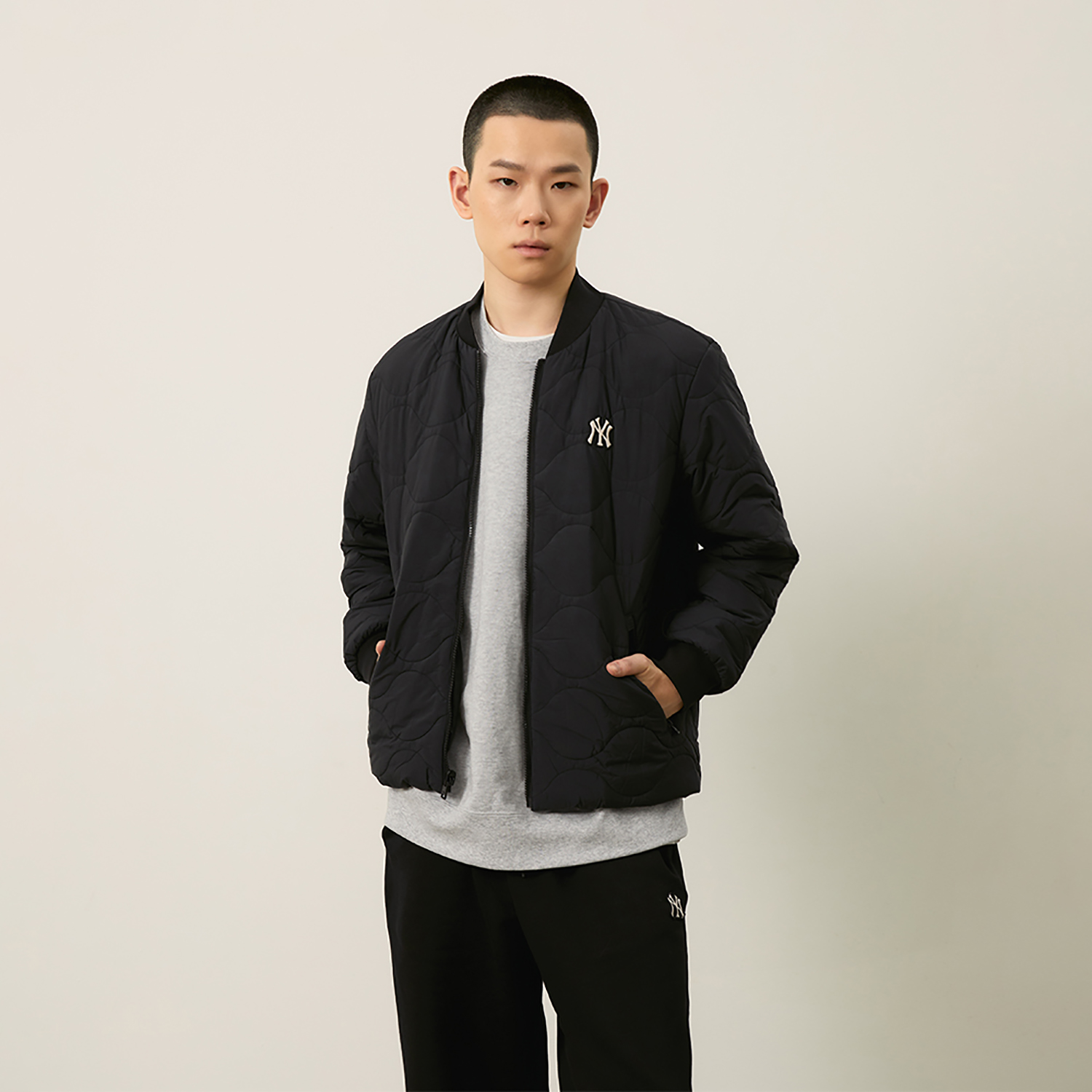 MLB Monogram Series NY Yankees FW24 Black Waterproof Windproof Jacket Unisex. 3AWJM0646-50BKS 圖 7