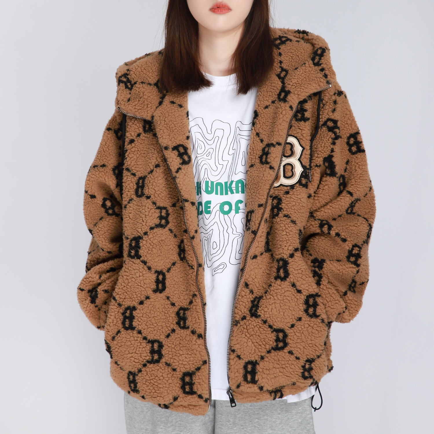 MLB Monogram Vintage Sherpa Hoodie Jacket Unisex Light Brown. 3AJPF1316-43BGD 圖 4