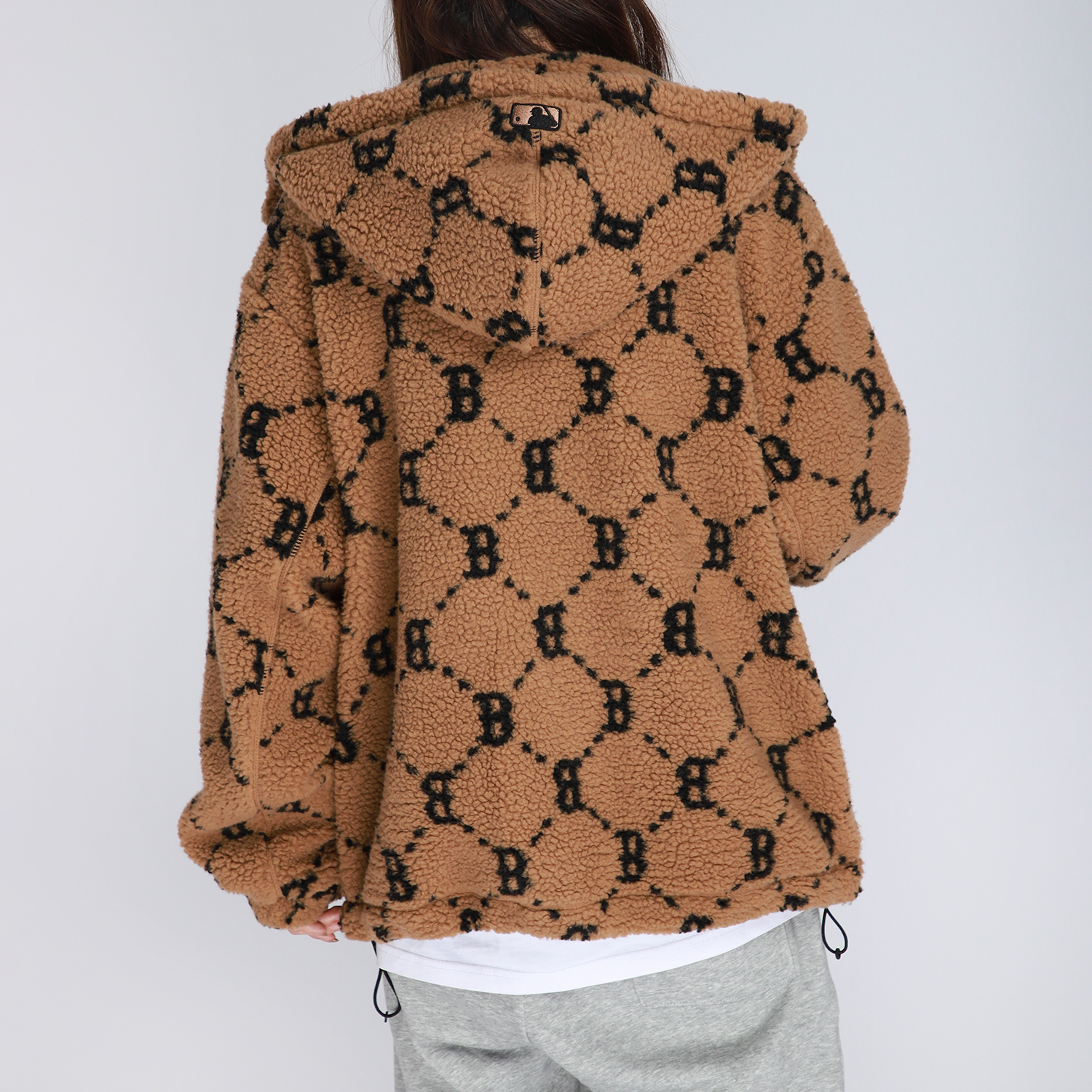 MLB Monogram Vintage Sherpa Hoodie Jacket Unisex Light Brown. 3AJPF1316-43BGD 圖 5