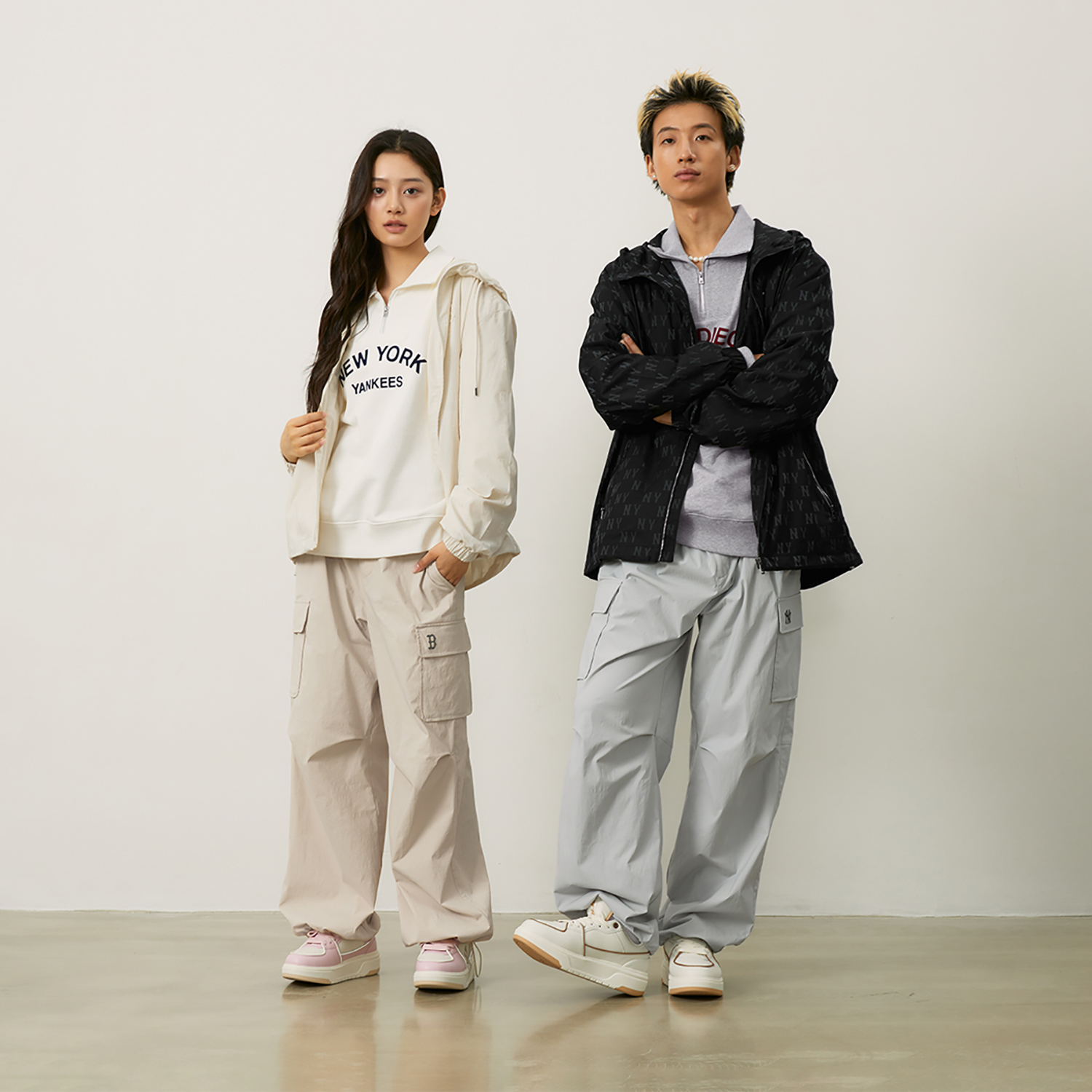 Shop MLB Monogram Yankees Jaket Hitam Logo Print Tahan Angin Hooded Unisex 24FW 3AWJM0444-50BKS