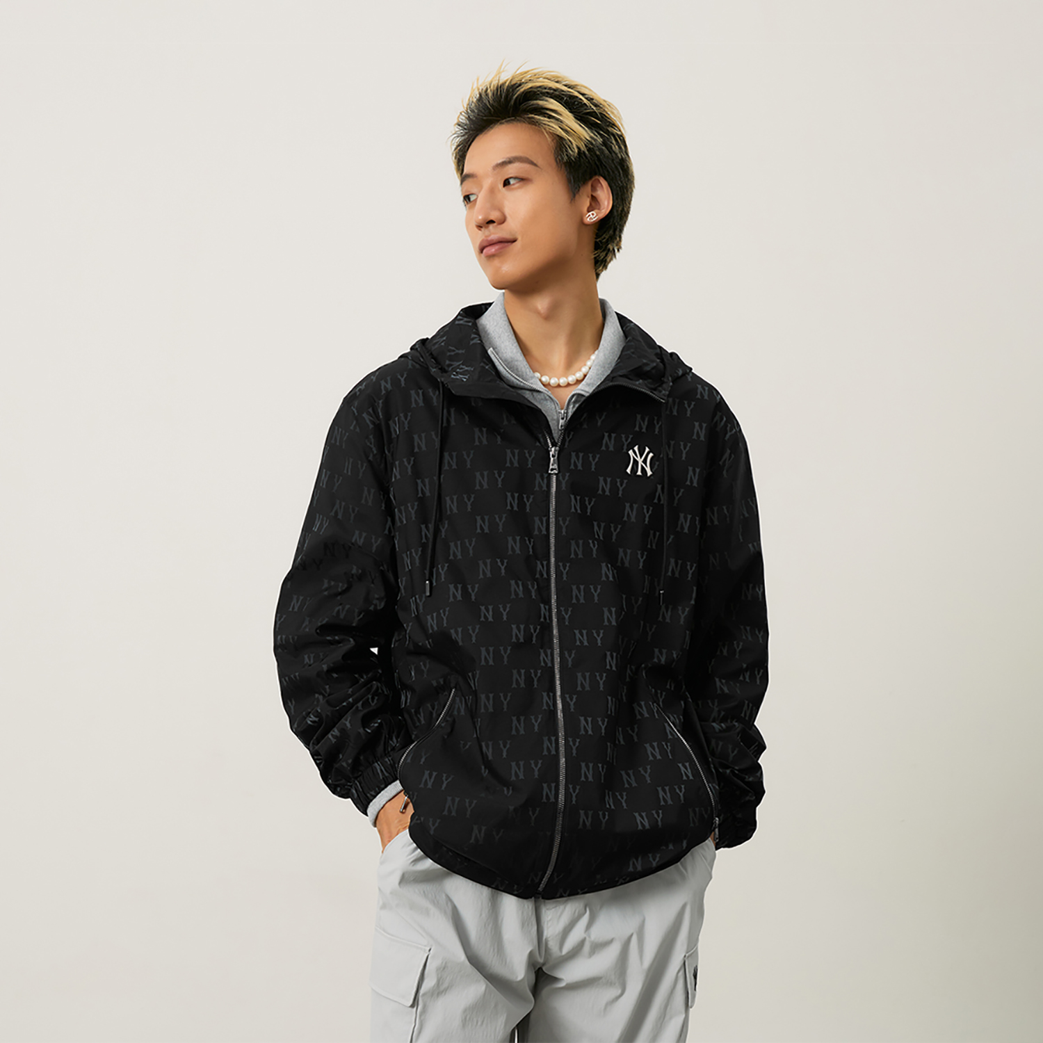 Details for MLB Monogram Yankees Jaket Hitam Logo Print Tahan Angin Hooded Unisex 24FW 3AWJM0444-50BKS