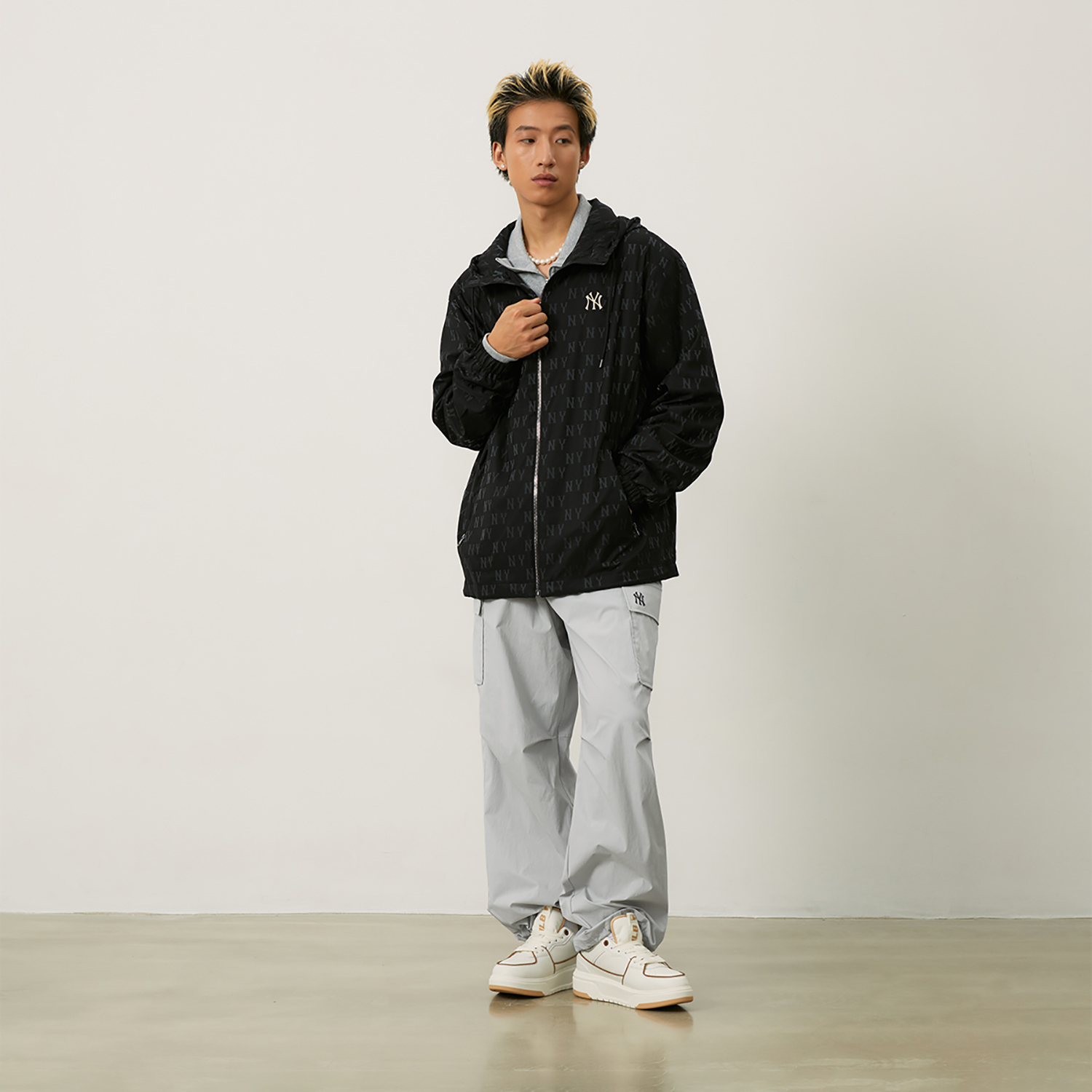 Cheap MLB Monogram Yankees Jaket Hitam Logo Print Tahan Angin Hooded Unisex 24FW 3AWJM0444-50BKS