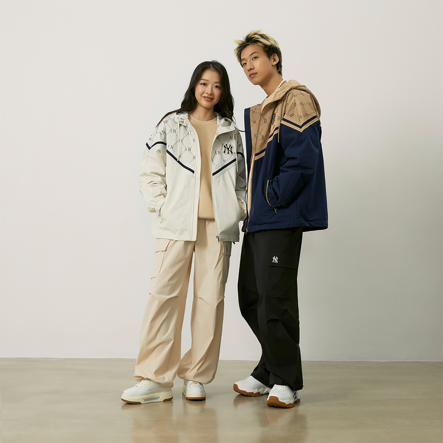 MLB Monogram Yankees 24FW V-Pattern Patchwork Embroidered Logo Hoodie Jacket Cream. 3AWJM0144-50CRD 圖 4