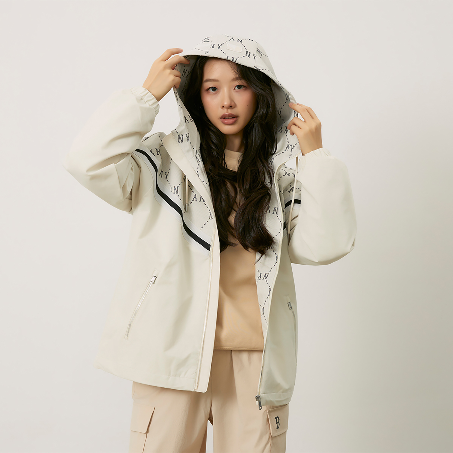 MLB Monogram Yankees 24FW V-Pattern Patchwork Embroidered Logo Hoodie Jacket Cream. 3AWJM0144-50CRD 圖 6