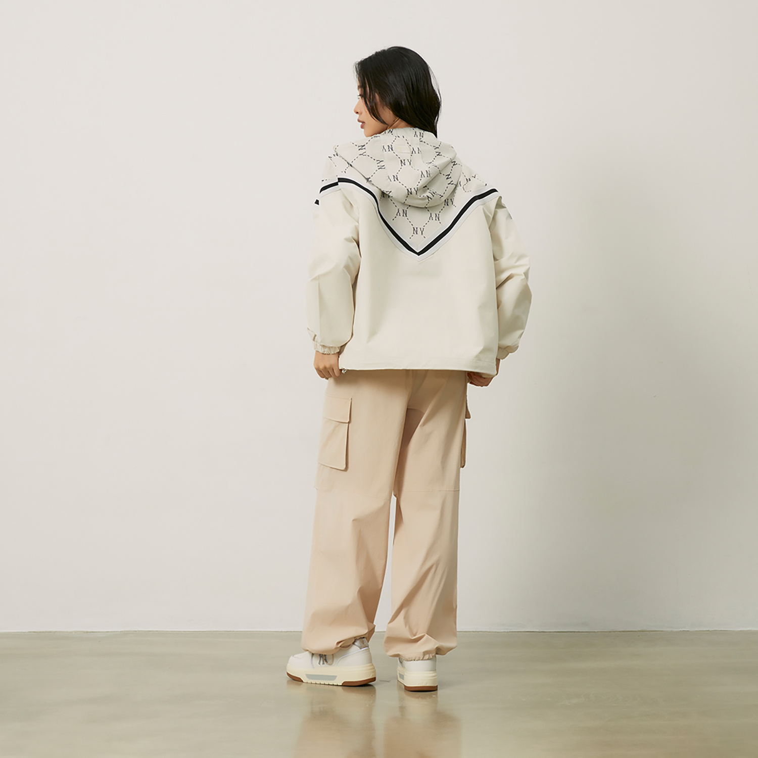 MLB Monogram Yankees 24FW V-Pattern Patchwork Embroidered Logo Hoodie Jacket Cream. 3AWJM0144-50CRD 圖 7