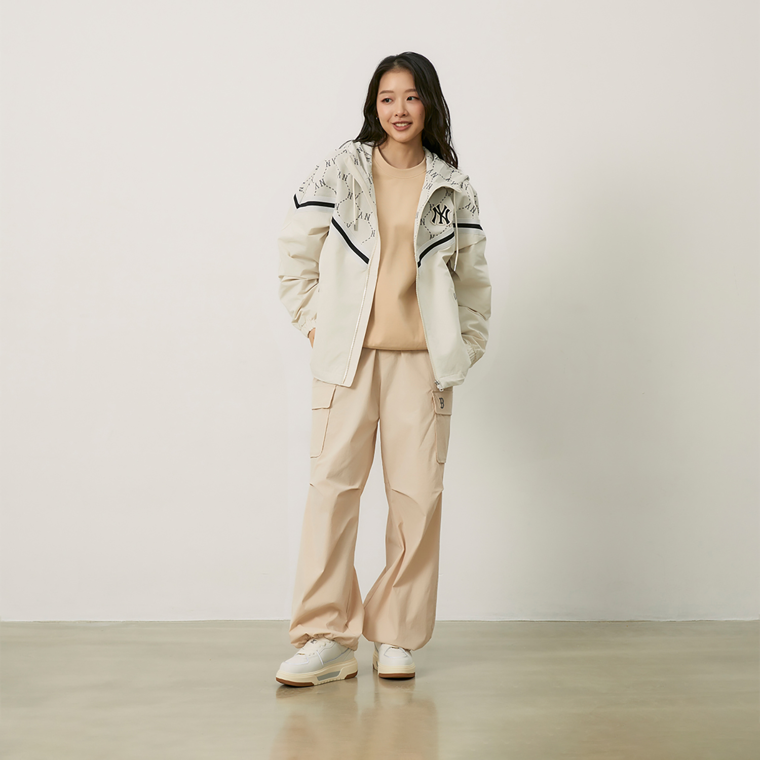 MLB Monogram Yankees 24FW V-Pattern Patchwork Embroidered Logo Hoodie Jacket Cream. 3AWJM0144-50CRD 圖 8