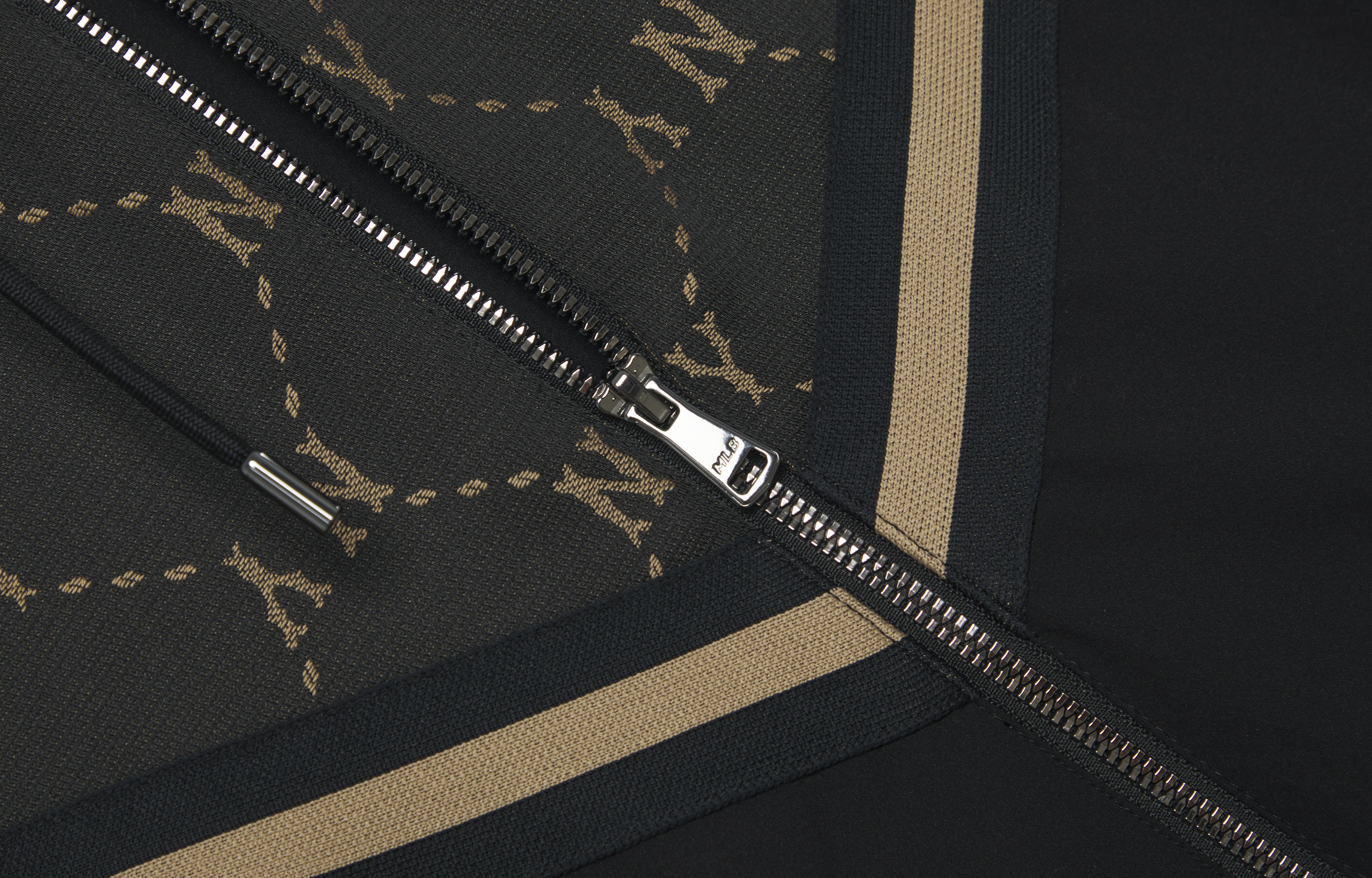 Sizing MLB Monogram Yankees Hoodie Jaket Hoodie Unisex Logo Hitam Bordir 3AWJM0144-50BKS