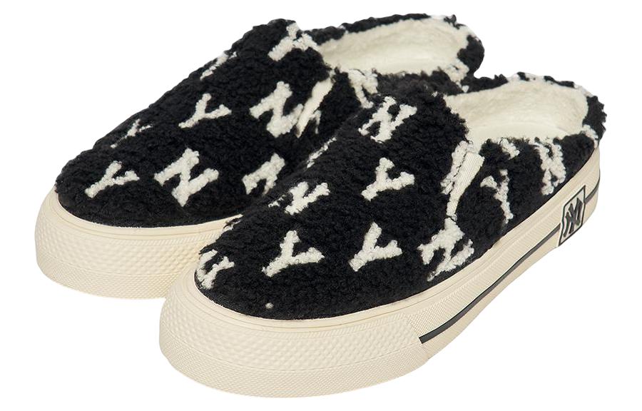 Lookbook MLB Mule Fleece Monogram Slip-On 'Hitam' 3AMUUWS26-50BKS