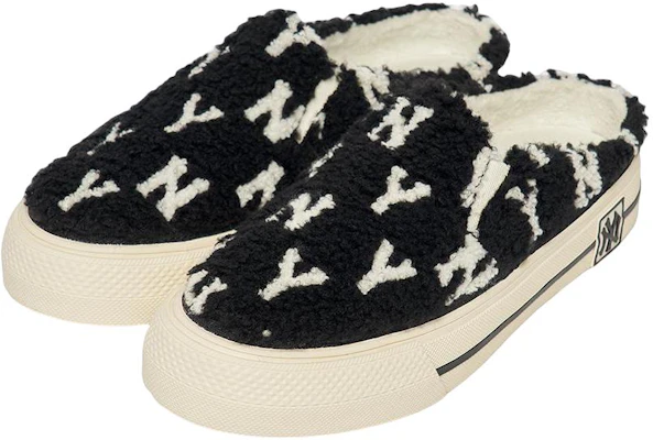 MLB Mule Fleece Monogram Slip-On 'Hitam' 3AMUUWS26-50BKS Lookbook MLB Mule Fleece Monogram Slip-On 'Hitam' 3AMUUWS26-50BKS