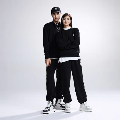 MLB New York Yankees 23FW Black Casual Loose Crewneck Sweatshirt Unisex 3AMTB0134-50BKS Sizing MLB New York Yankees 23FW Black Casual Loose Crewneck Sweatshirt Unisex 3AMTB0134-50BKS